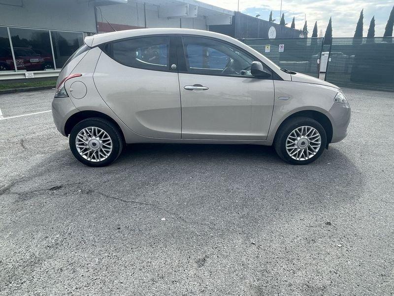 Lancia Ypsilon Ypsilon 0.9 Twinair 85 CV 5 porte Metano Ecochic Silver