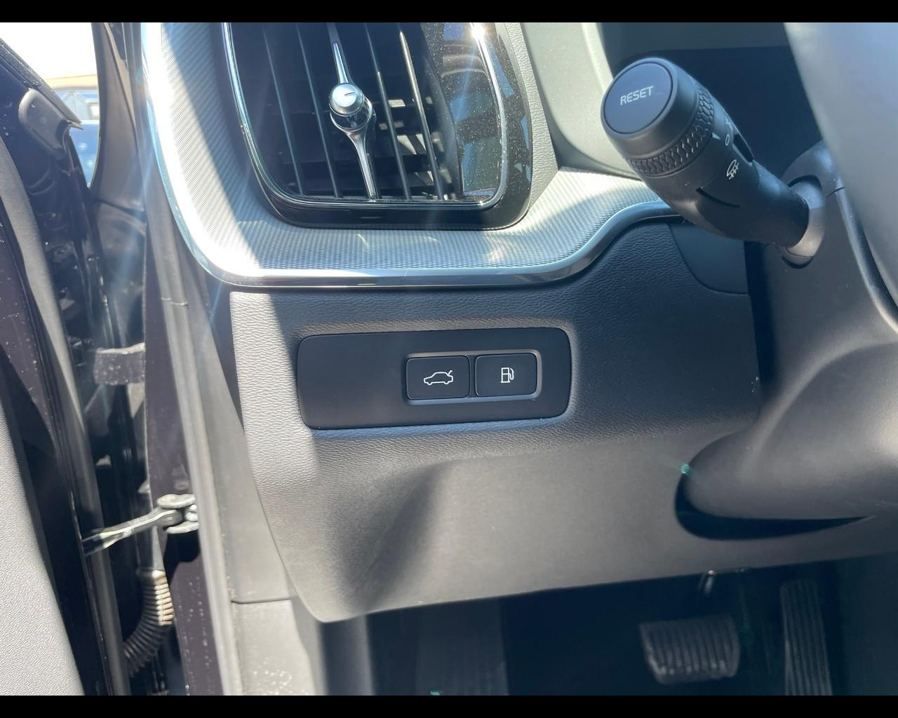 VOLVO XC60 (2017-->) - XC60 T6 Plug-in hybrid AWD automatico Ultra Black Edition