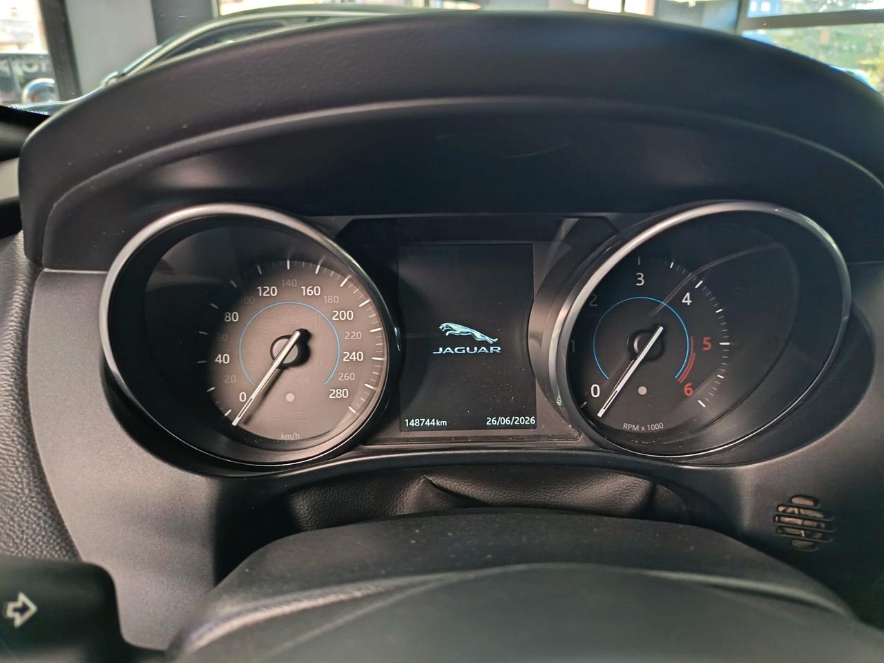 Jaguar F-Pace 2.0 D 180 CV Portfolio