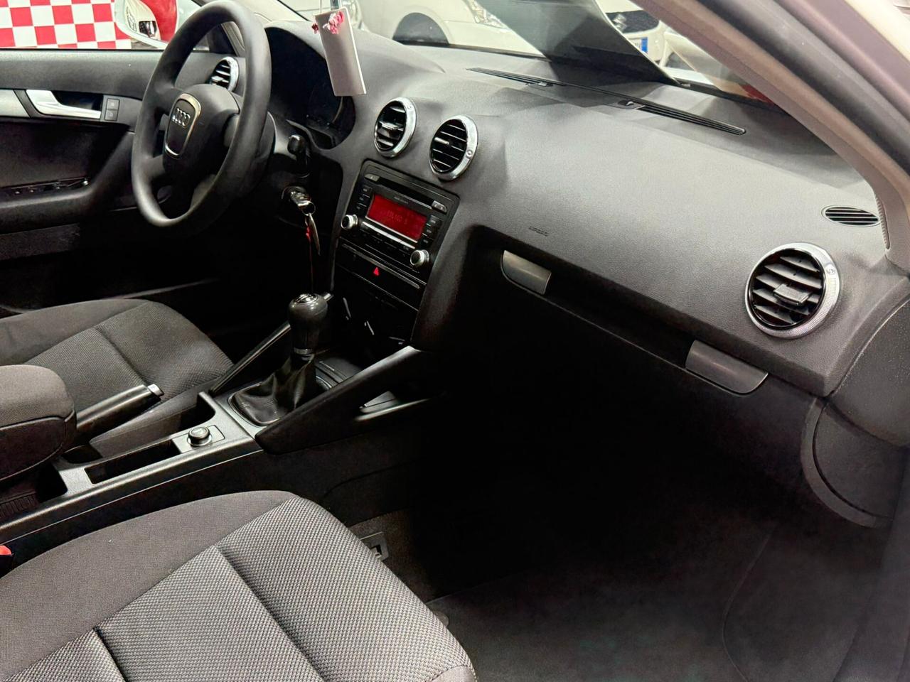 Audi A3 SPB 1.6 TDI 90cv Young - 2013