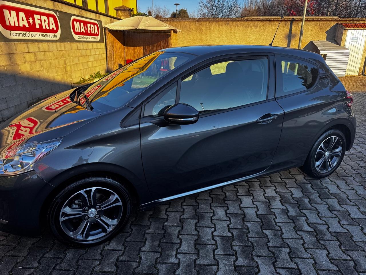 Peugeot 208 1.4 HDi 68 CV 3 porte Allure neopatentati