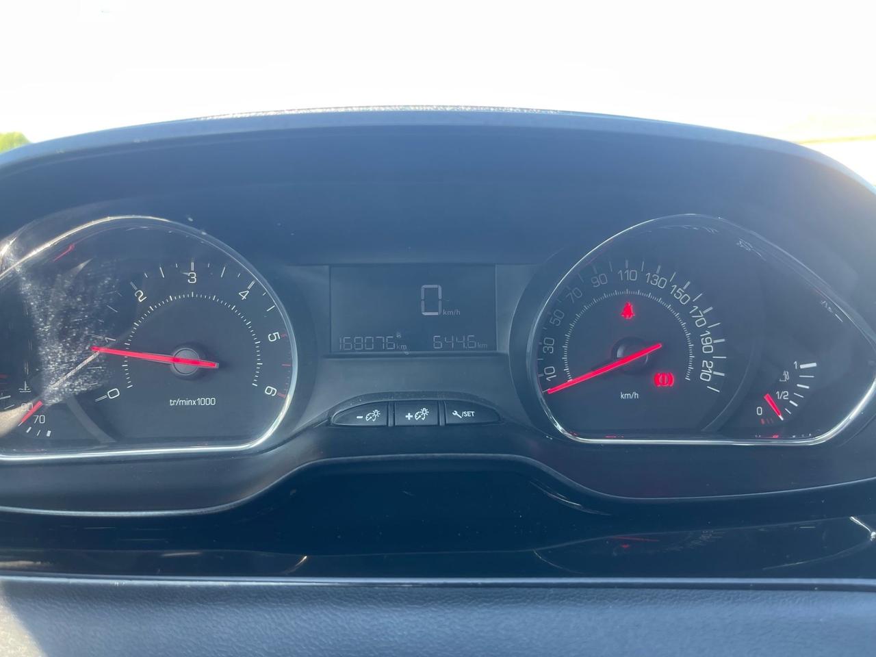 Peugeot 208 1.4 HDi 68 CV 5 porte Allure