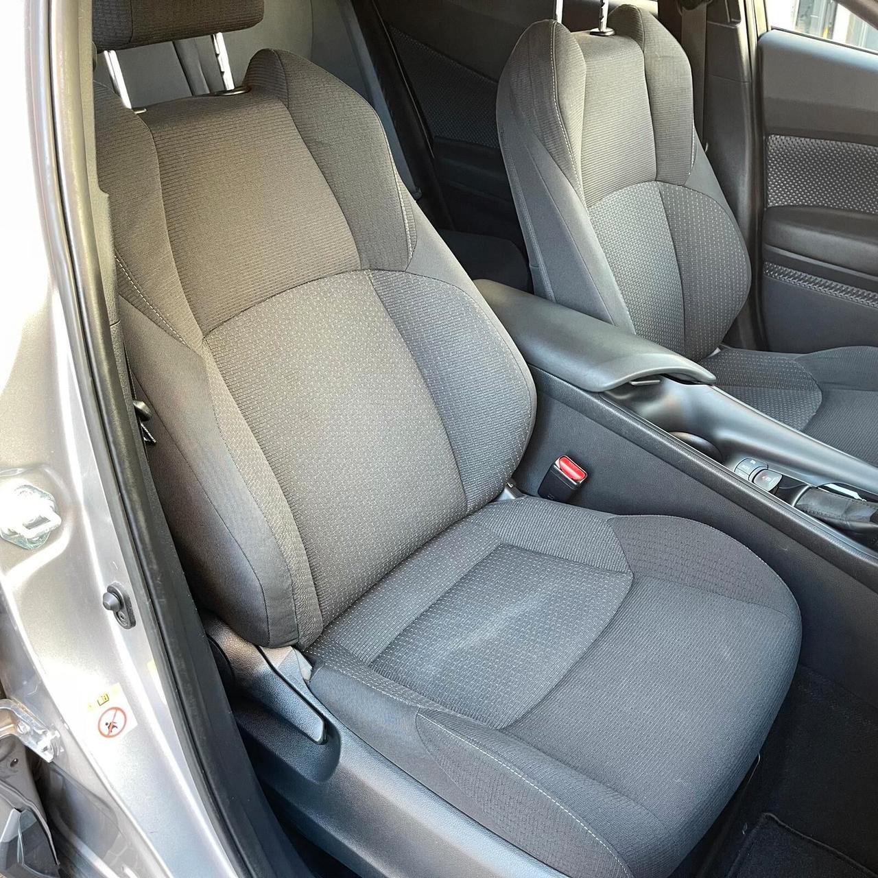 Toyota C-HR 1.8 Hybrid E-CVT Business