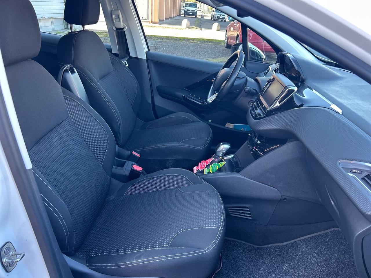 Peugeot 208 Allure 1.2 PureTech 82 #8112