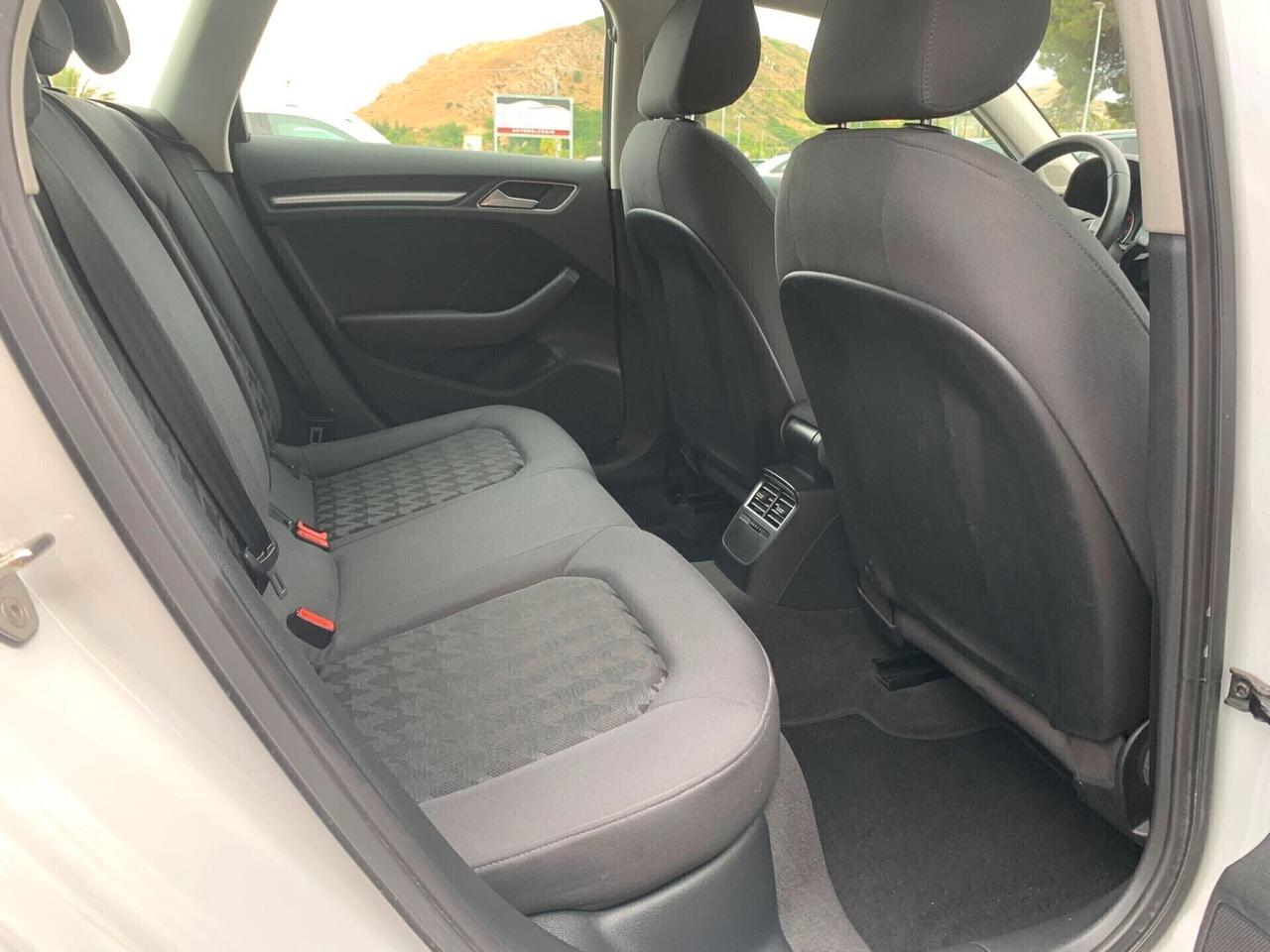 Audi A3 1.6 TDI 110 CV Attraction 2015