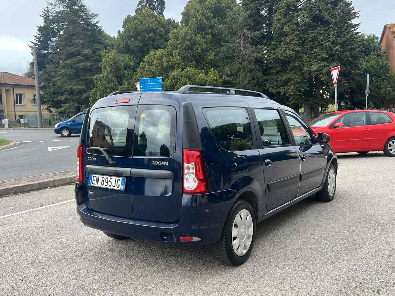 Dacia Logan MCV 1.6 85CV GPL 7 posti Embleme