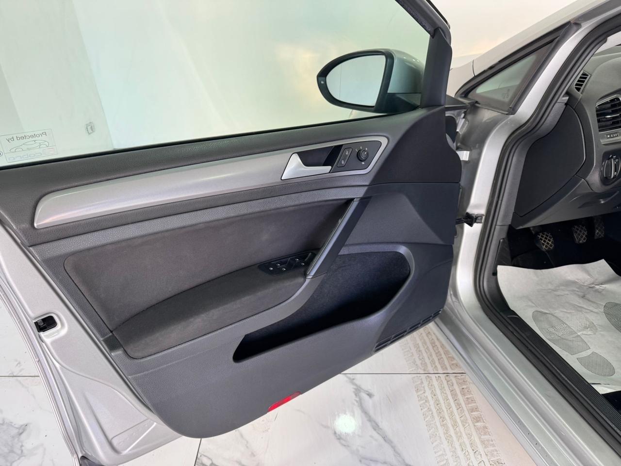 Volkswagen Golf 1.6 TDI 5p 105 cv-GARANTITA-2014