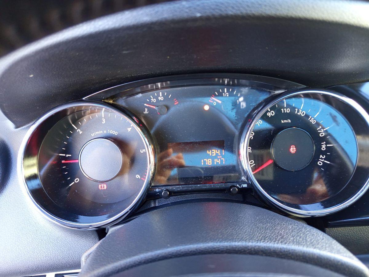 PEUGEOT 3008 1.6 HDi 115 CV Active TETTO PAN.