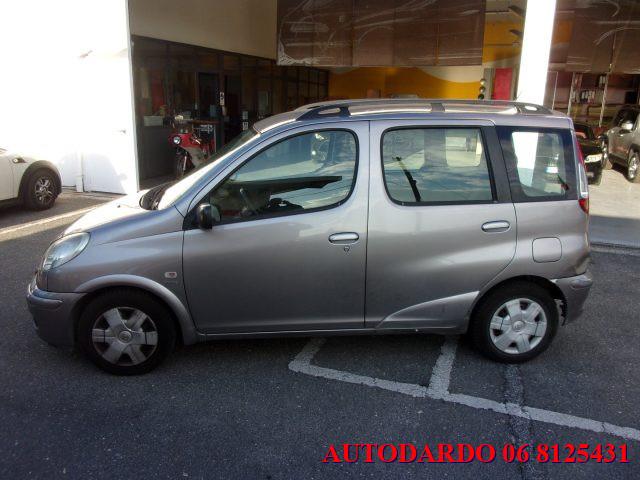 TOYOTA Yaris Verso 1.3i 16V cat Sol '03