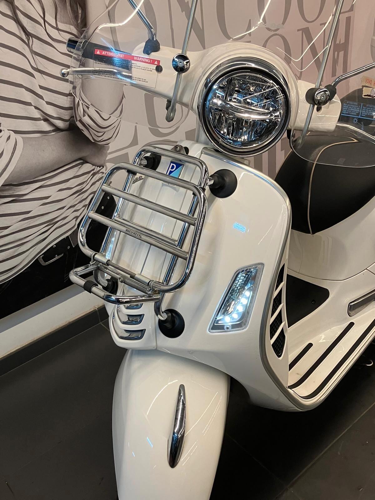 Piaggio Vespa 300 GTS hpe SUPER ABS E4
