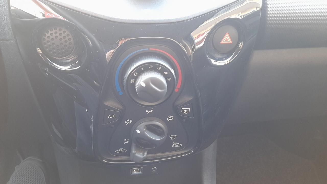 Lancia Ypsilon 1.0 FireFly 5 porte S&S Hybrid Silver