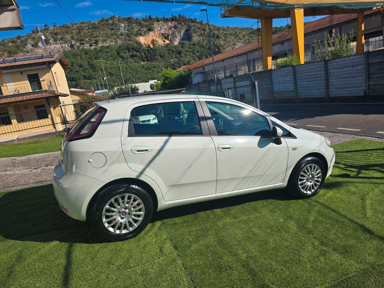 Fiat Punto 1.4BENZ 77CV NEOP 42000KM-2014