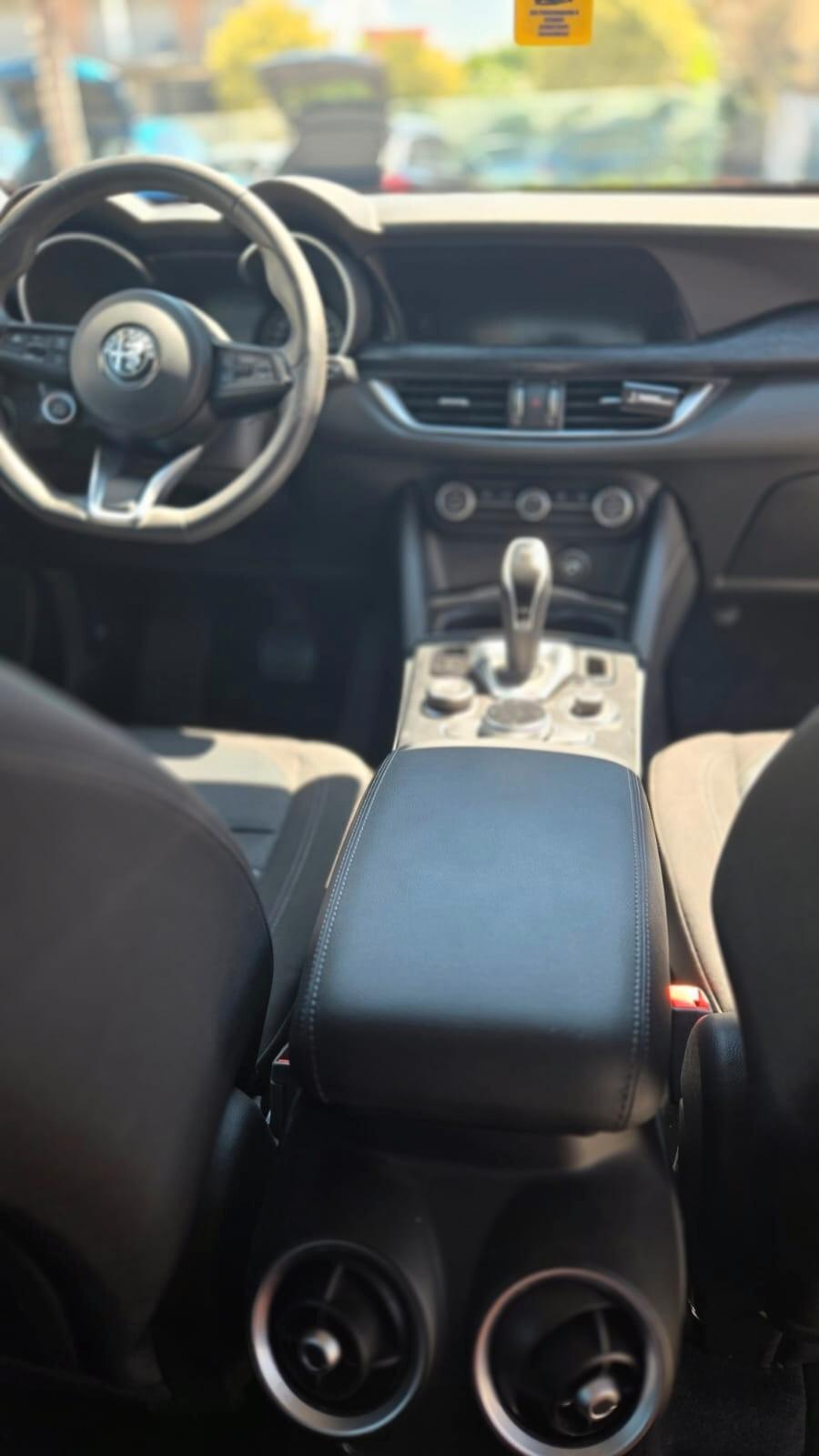 Alfa Romeo Stelvio 2.2 t Business Q4 190V auto Led Uff Italy Nav USB