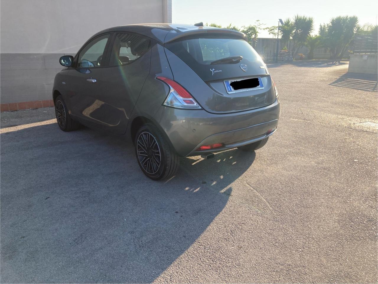 Lancia Ypsilon 1.0 FireFly 5 porte S&S Hybrid Gold