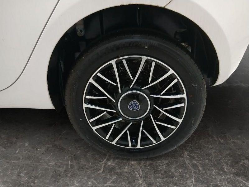 Lancia Ypsilon 1.0 firefly hybrid Platino s&s 70cv