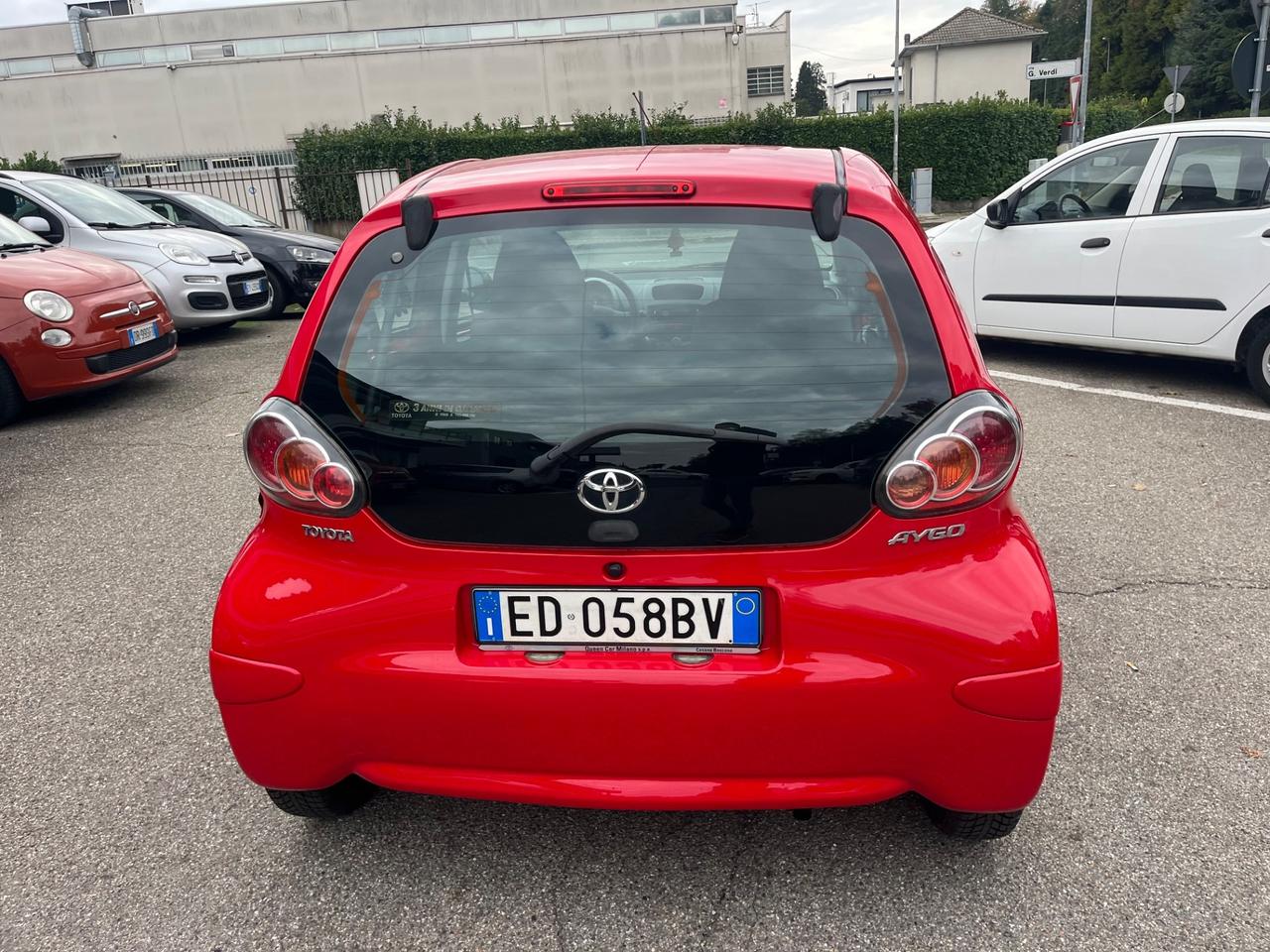 Toyota Aygo 1.0 12V VVT-i 5 porte Sol GPL/68CV/neopatentato