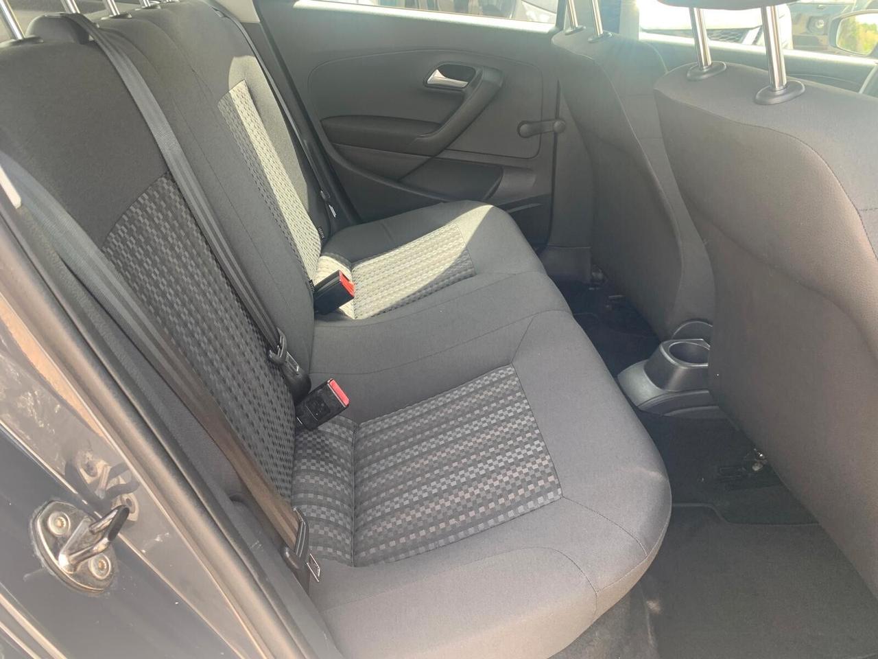 Volkswagen Polo 1.0 MPI 5P Trendline - 2014
