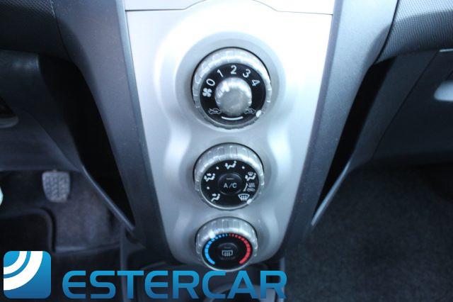 TOYOTA Yaris 1.0 5 porte