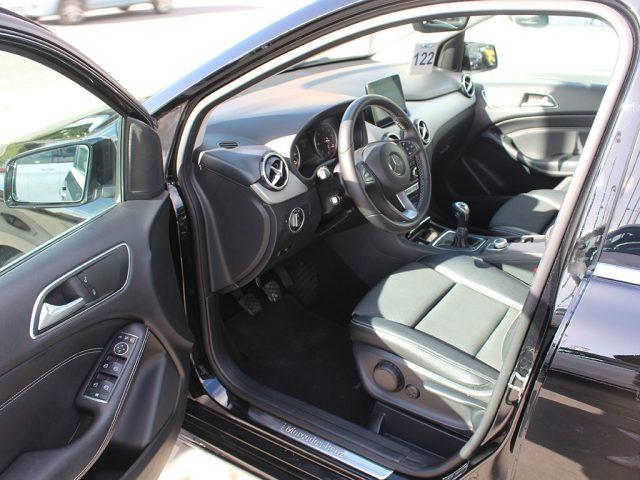 MERCEDES-BENZ B 180 D SPORT TECH