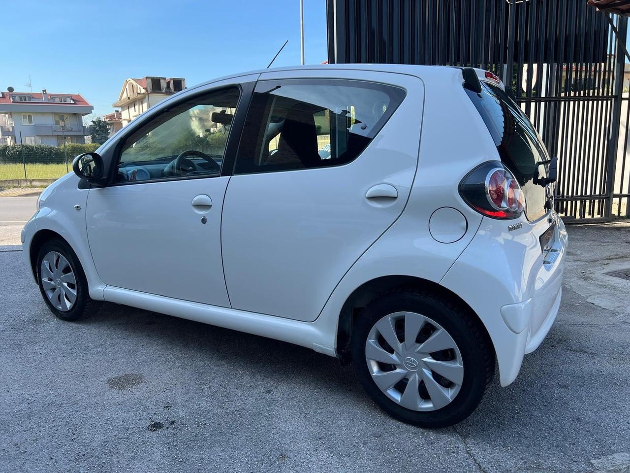 Toyota Aygo 1.0 12V VVT-i 5 porte Sol Clima