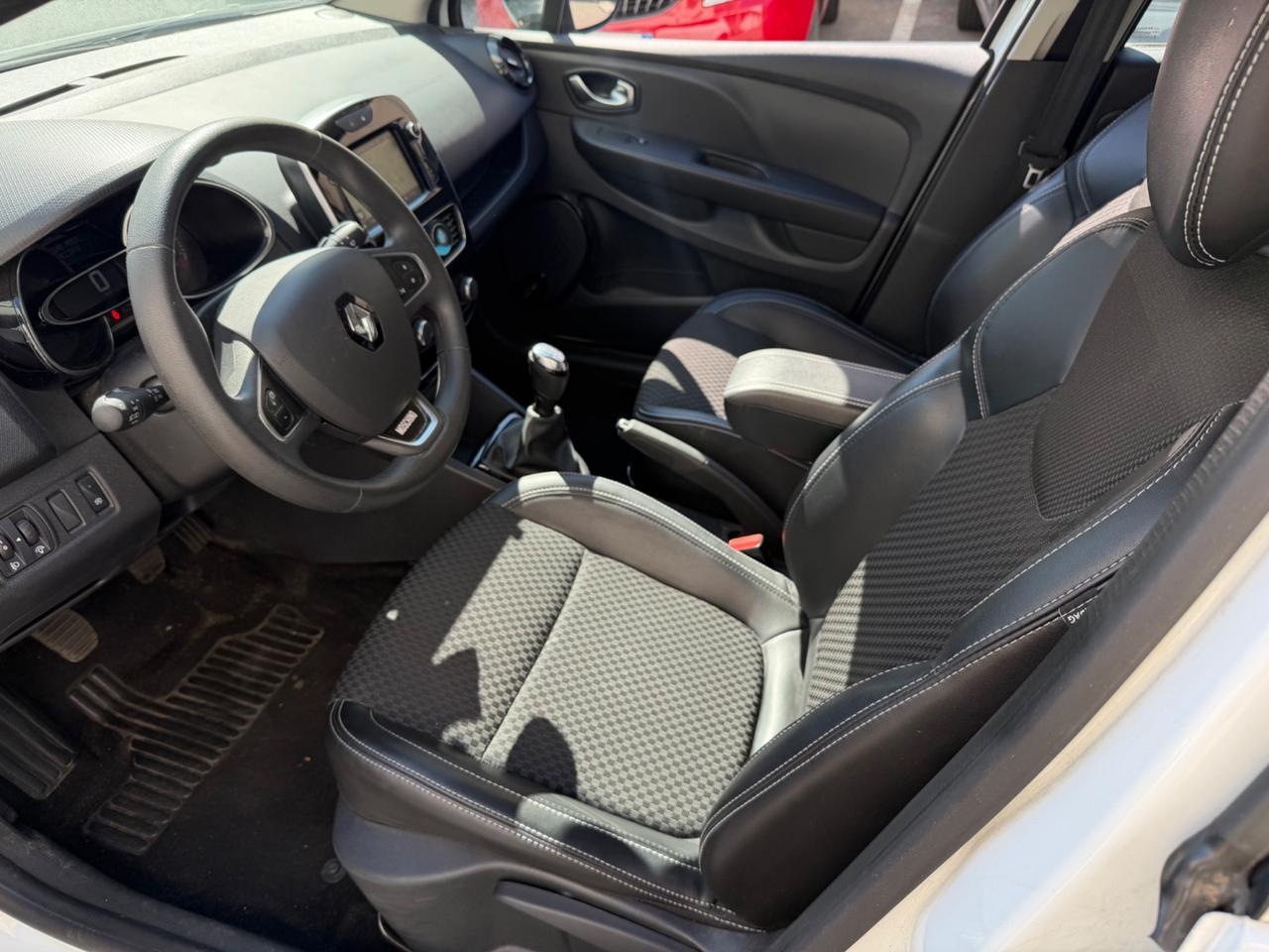 Renault Clio TCe 12V 75 CV 5 porte Moschino Zen