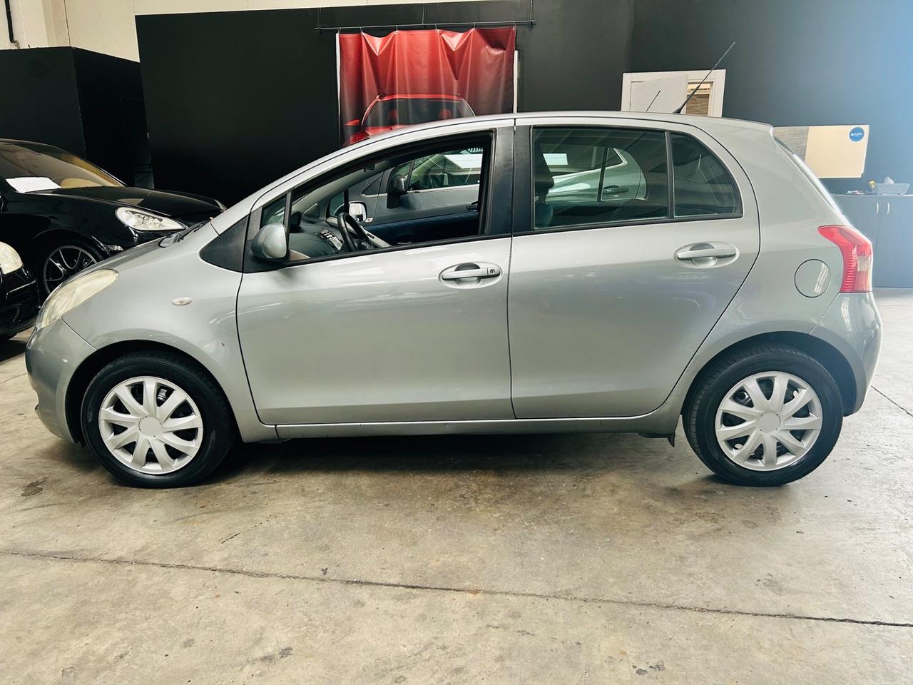 Toyota Yaris 1300 cc 85cv neopatentati