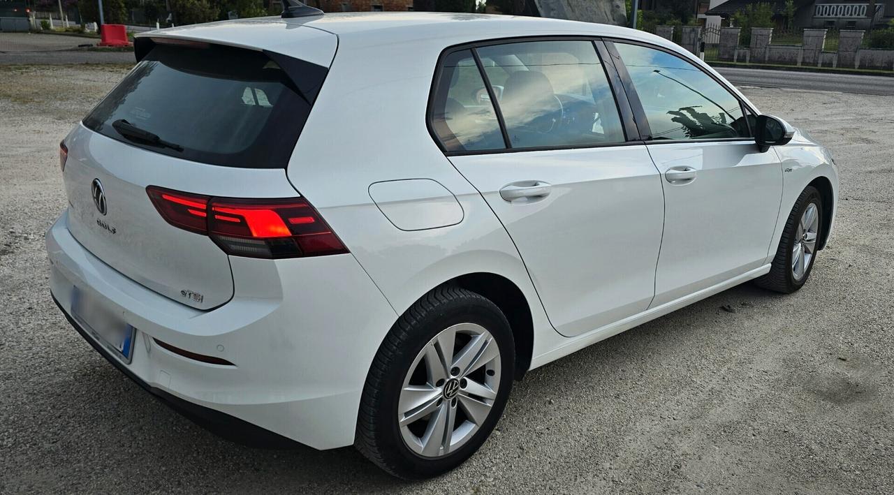 Volkswagen Golf eTSI EVO DSG - PERFETTA