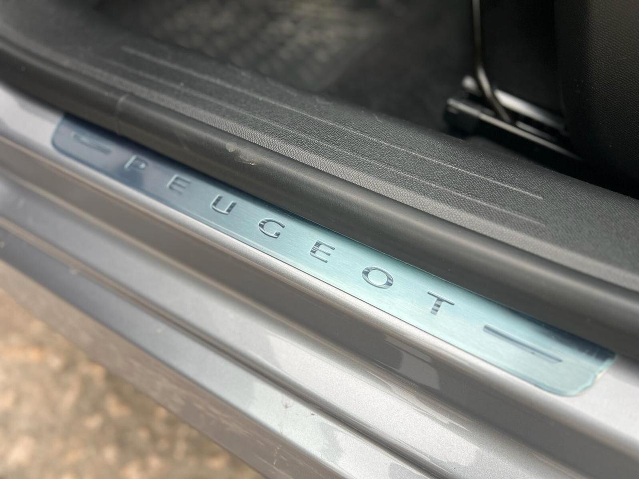 Peugeot 208 motore elettrico 136 CV 5 porte GT
