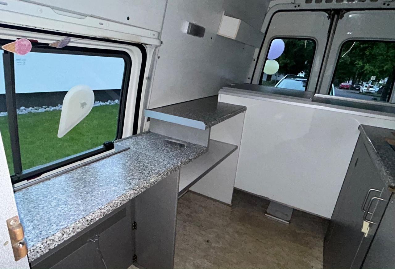 Food truck furgone dei gelati Ford Transit