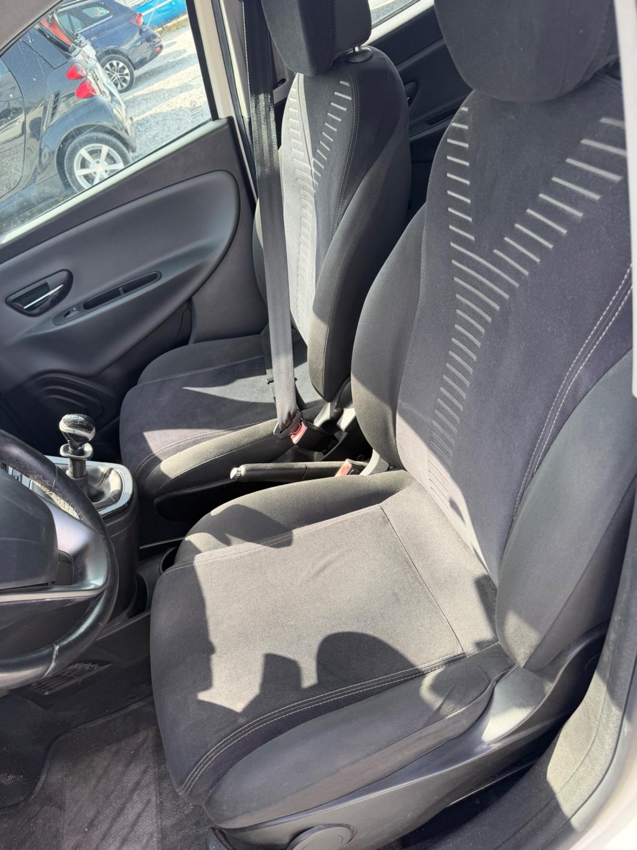 Lancia Ypsilon 1.2 69 CV 5 porte S&S Silver