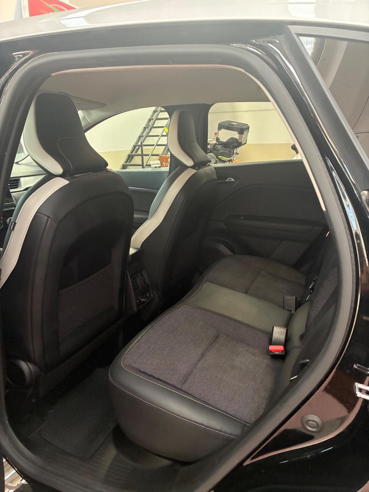Renault Captur Plug-in Hybrid E-Tech 160 CV Initiale Paris