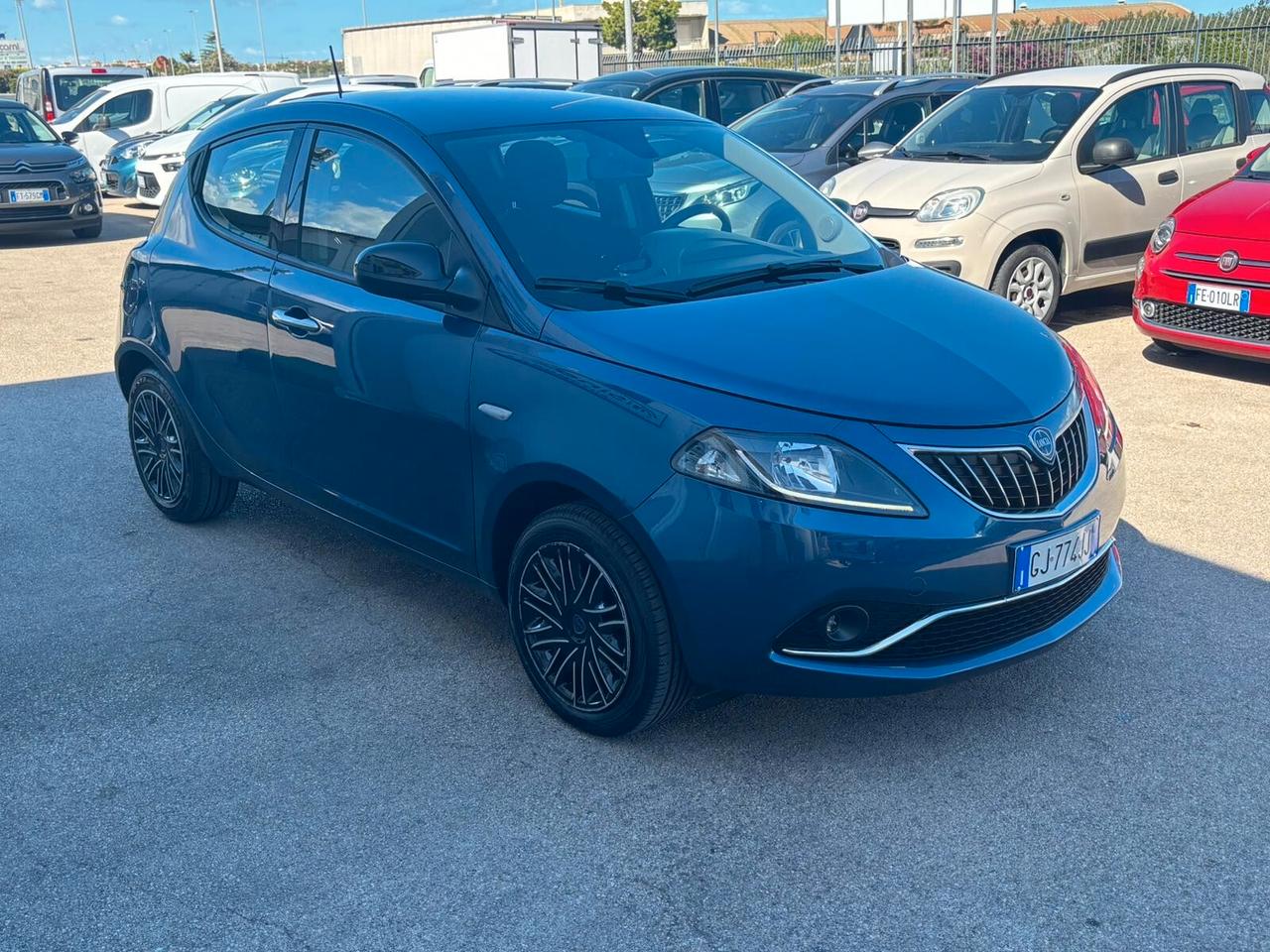 Lancia Ypsilon 1.0 FireFly 5 porte S&S Hybrid Gold