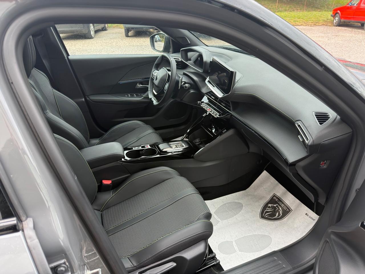 Peugeot 2008 PureTech 130 S&S EAT8 GT