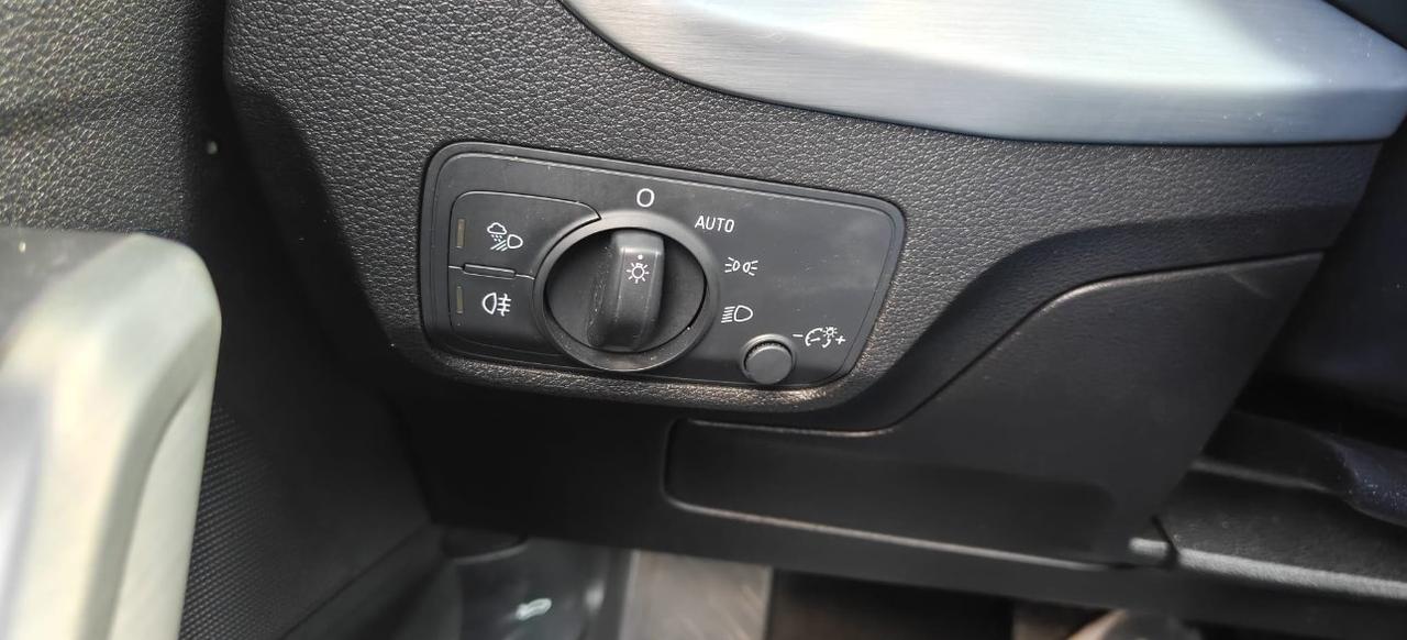 Audi Q2 30 1.6 tdi Business s-tronic my19