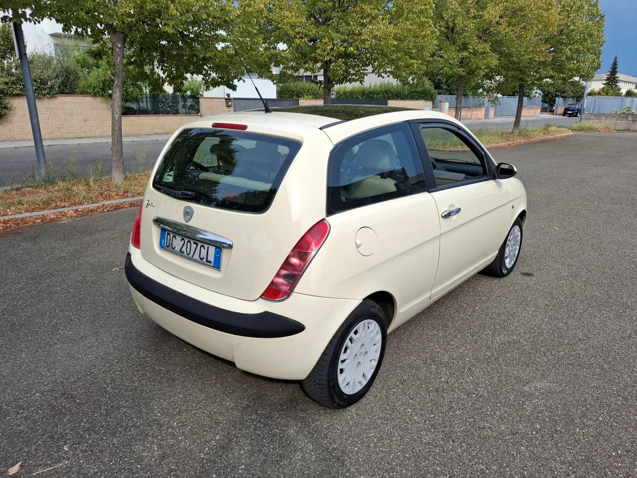 Lancia Ypsilon 1.2 benzina SOLAMENTE 93.000 KM