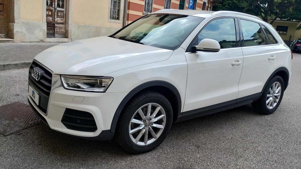 Audi Q3 2.0 TDI 120 CV S line Edition