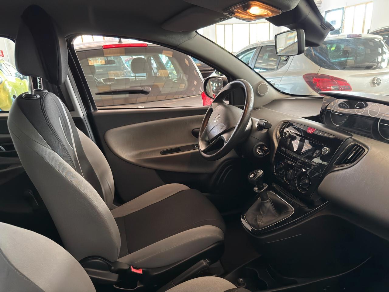 Lancia Ypsilon 0.9 TwinAir 85 CV 5 porte Metano Ecochic Gold - NEOPATENTATI
