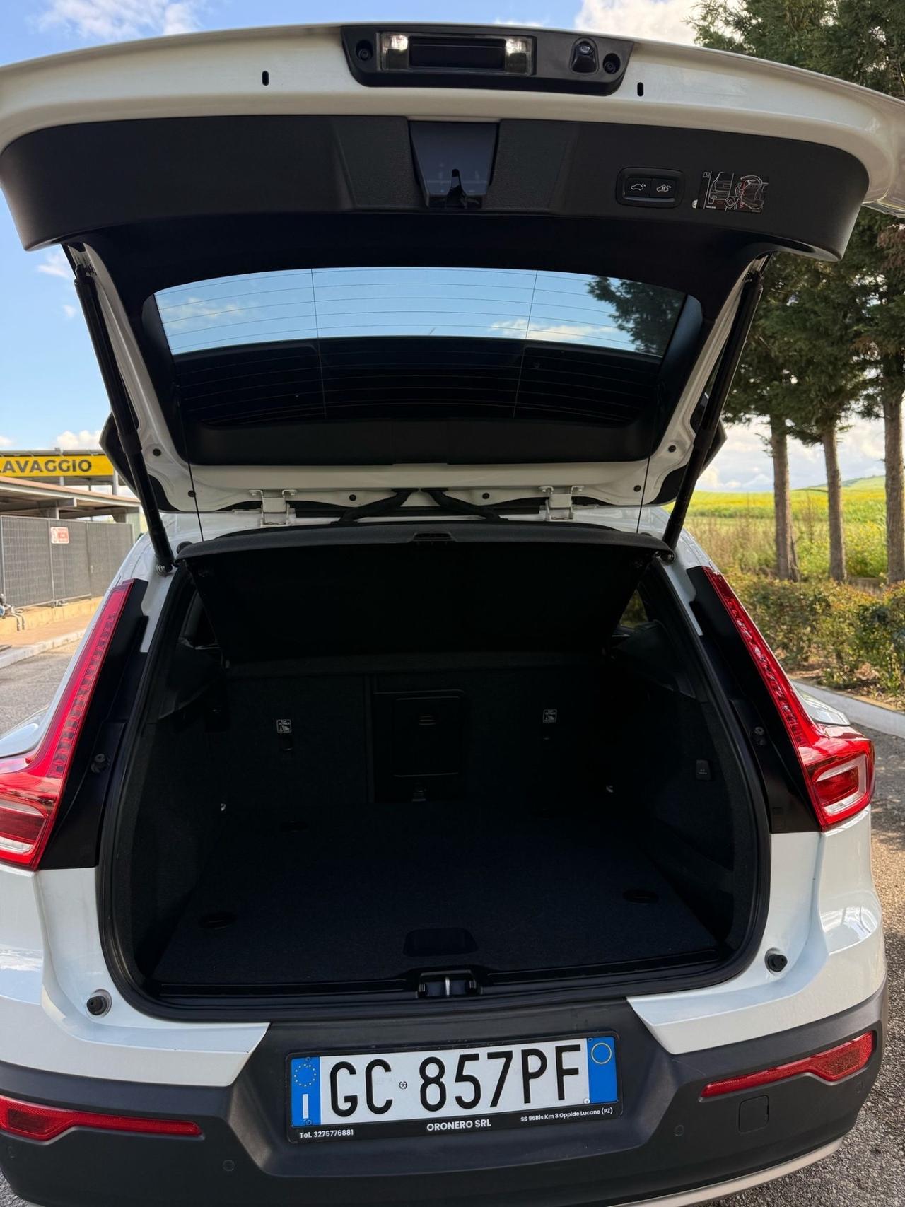 Volvo XC40 D3 AWD Geartronic Momentum auto Pro N1
