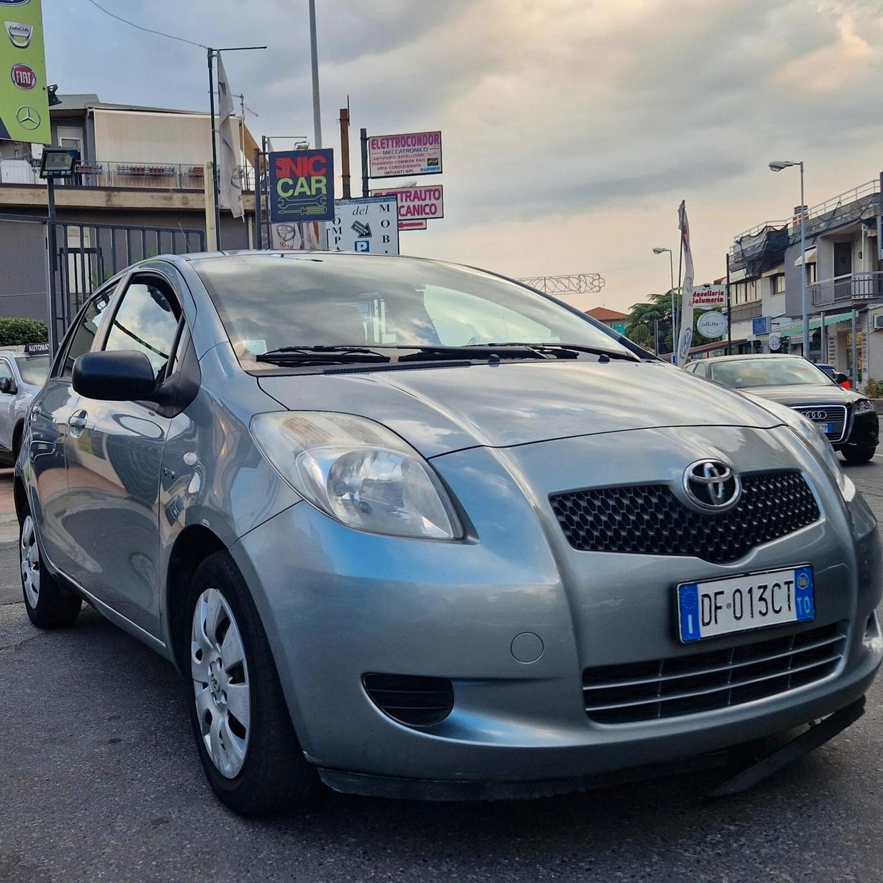 Toyota Yaris 1.4 D-4D 5 porte Sol automatica