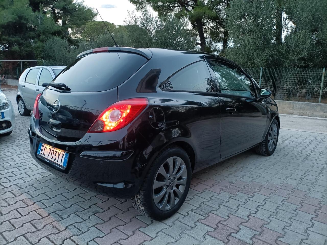 Opel Corsa 1.2 3 porte Sport