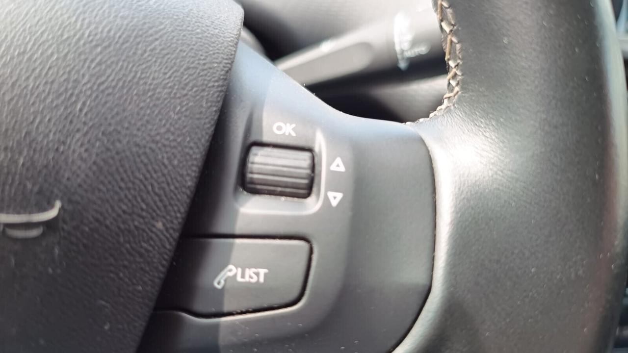 Peugeot 208 PureTech 82 5 porte Allure
