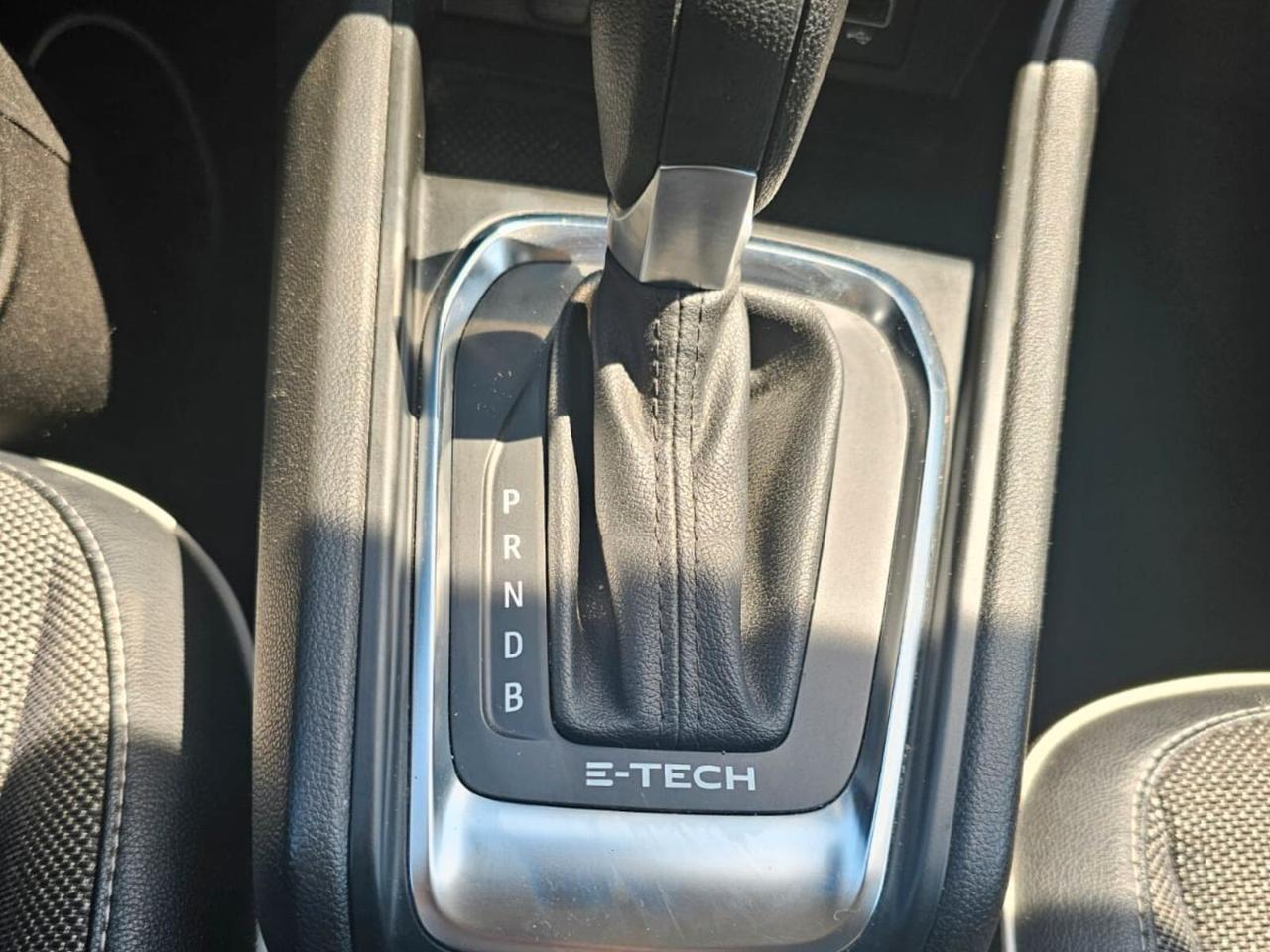 Renault Captur 1.6 E-Tech hybrid Intens 145cv auto