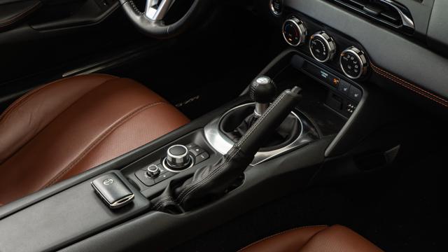 MAZDA MX-5 2.0L Skyactiv-G Kazari
