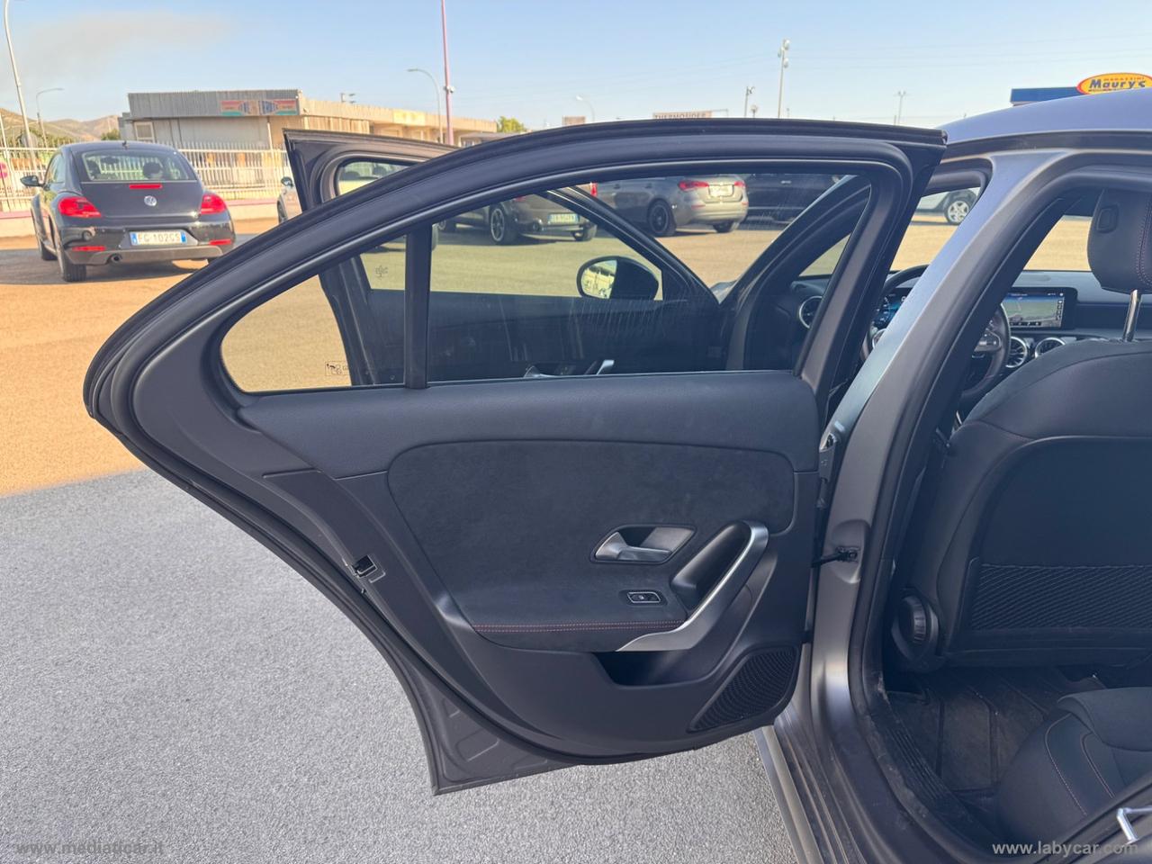 MERCEDES-BENZ A 180 d Automatic 4p. Premium