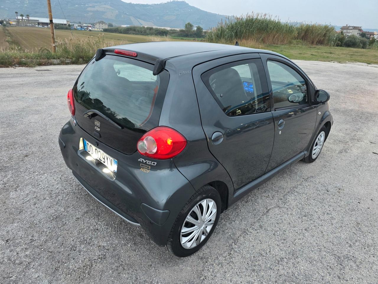 Toyota Aygo 1.0 12V VVT-i 5 porte Sol