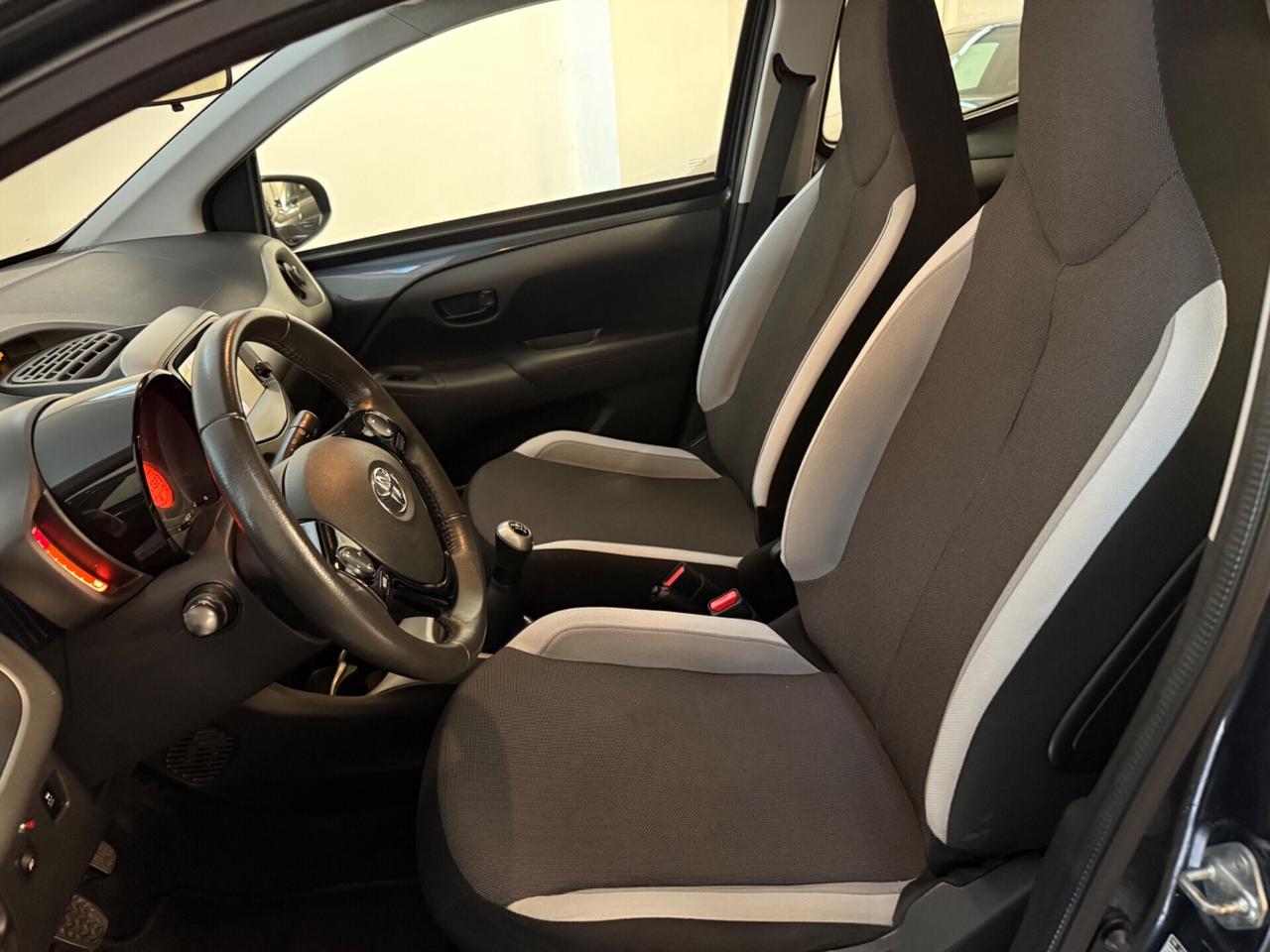 Toyota Aygo 1.0 VVT-i 69 CV 5 porte x-play