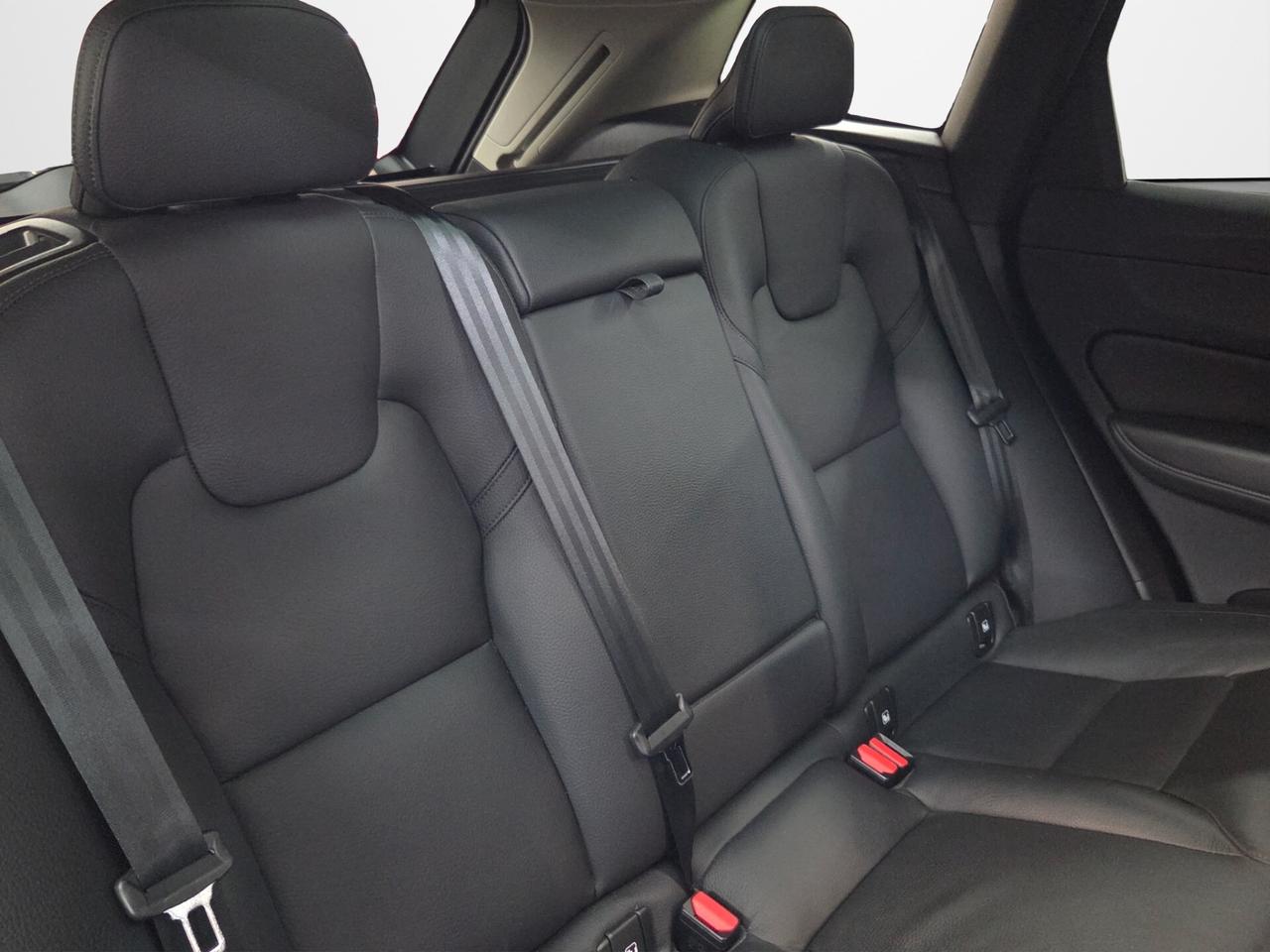 Volvo XC 60 XC60 B4 (d) AWD automatico Plus Dark AUTOCARRO N1