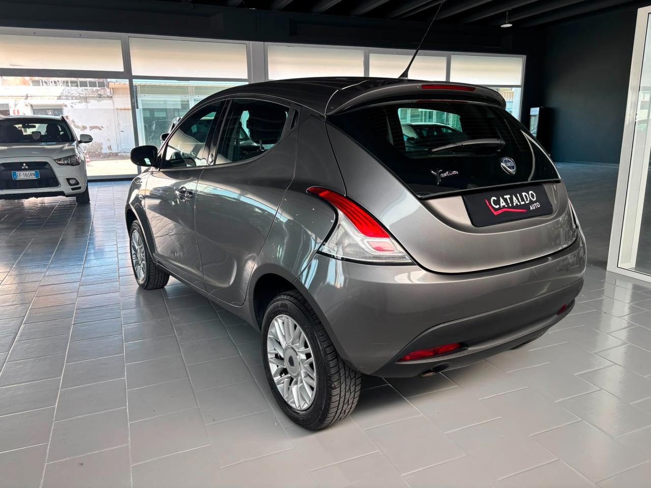 Lancia Ypsilon 0.9 TwinAir 85 CV 5 porte Metano Ecochic Gold