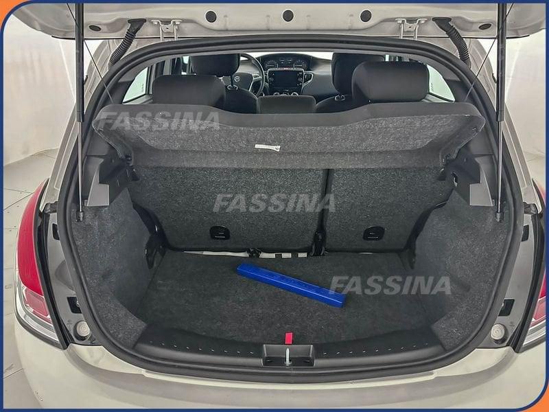 Lancia Ypsilon Ypsilon 1.0 FireFly 5 porte S&S Hybrid Platino