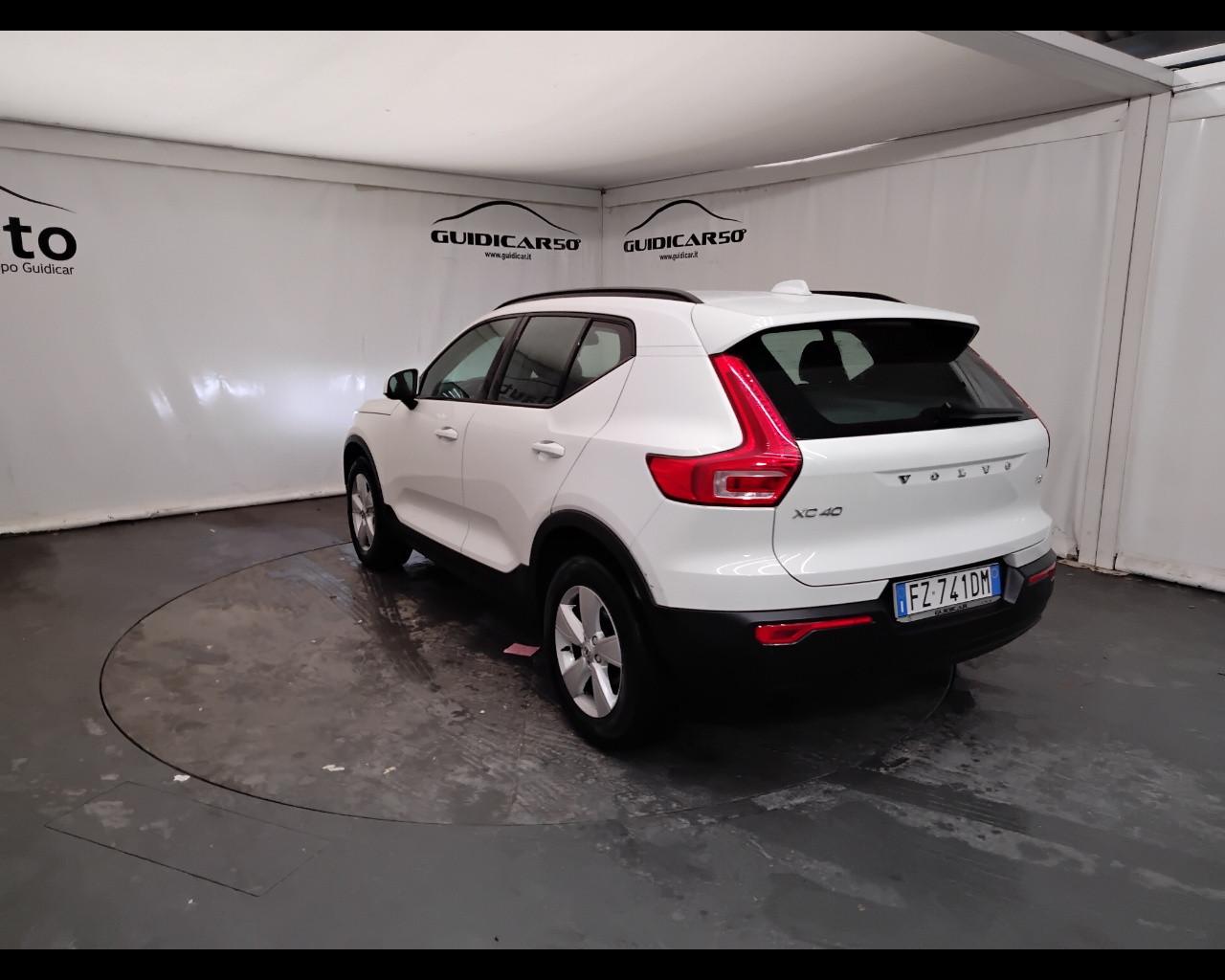 VOLVO XC40 - XC40 1.5 t3 Momentum Core 163cv my21